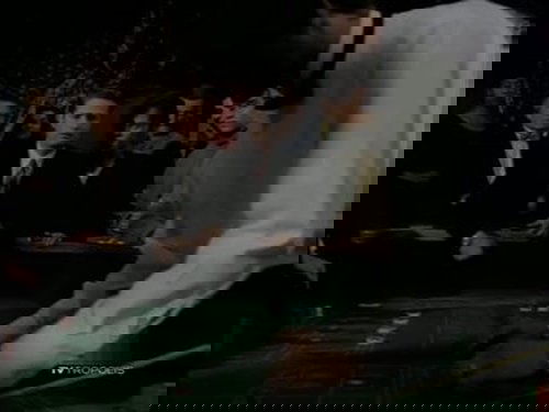 Escena del episodio 14 de la temporada 6 de la serie Beverly Hills, 90210