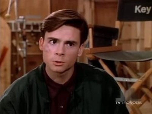 Escena del episodio 17 de la temporada 2 de la serie Beverly Hills, 90210