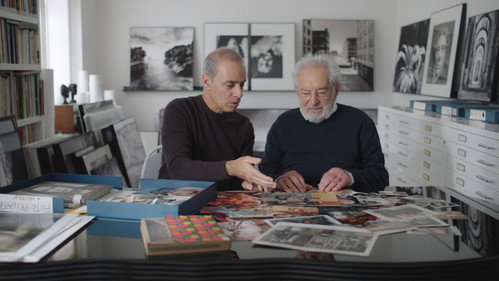 Oltre il confine: Le immagini di Mimmo e Francesco Jodice Backdrop Blur