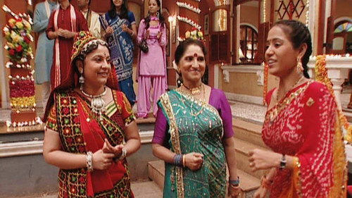 Thakkars Play Dandiya