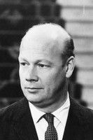 Peter Bourne interpretando a Swedish Captain