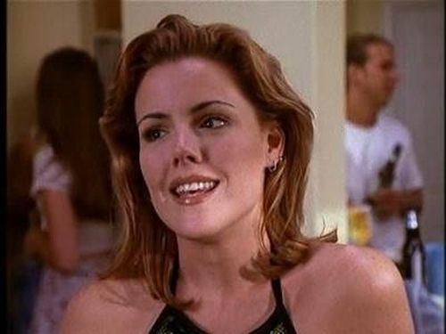 Escena del episodio 6 de la temporada 7 de la serie Beverly Hills, 90210