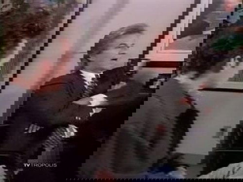 Escena del episodio 19 de la temporada 3 de la serie Beverly Hills, 90210