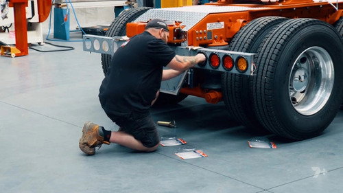 Rides Down Under: Aussie Truckers S01E04 backdrop