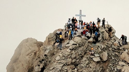 陪你在山巅找勇气