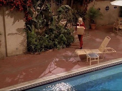 Escena del episodio 14 de la temporada 5 de la serie Melrose Place