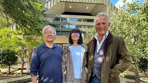 House Husbands S26E37 backdrop