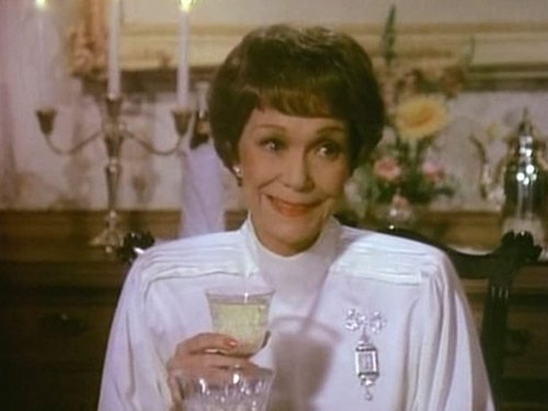 Escena del episodio 27 de la temporada 5 de la serie Falcon Crest