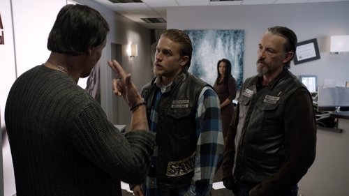 Escena del episodio 4 de la temporada 5 de la serie Hijos de la anarquía