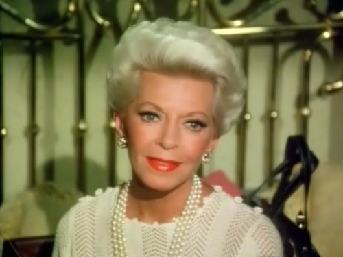 Escena del episodio 12 de la temporada 1 de la serie Falcon Crest