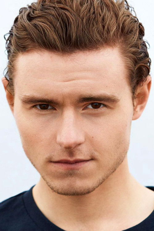 Kép: Callan McAuliffe színész profilképe