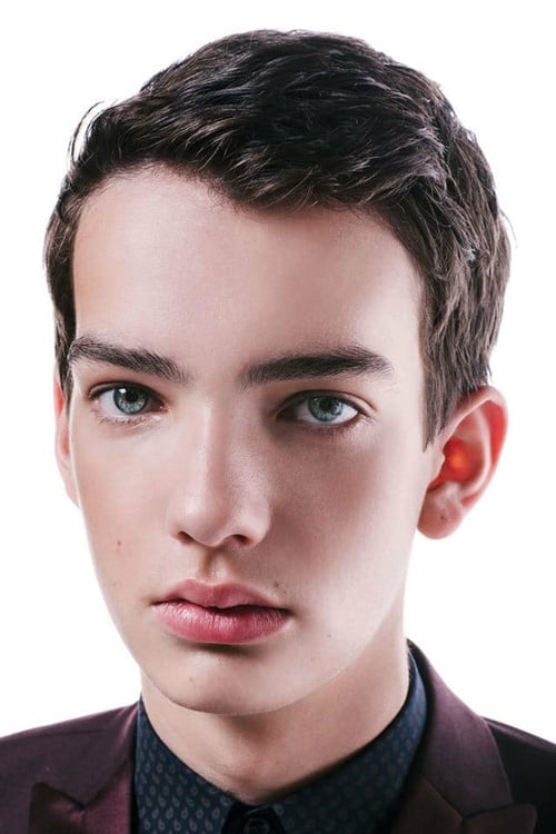 Kodi Smit-McPhee isEthan Whyte