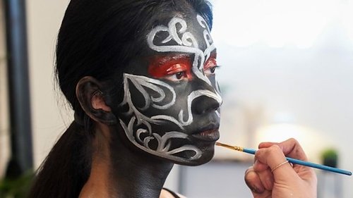 Poster della serie Glow Up: Britain's Next Make-Up Star