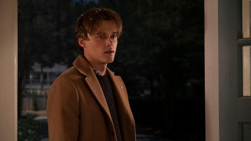 The Summer I Turned Pretty S03E02 — Last Christmas episode still