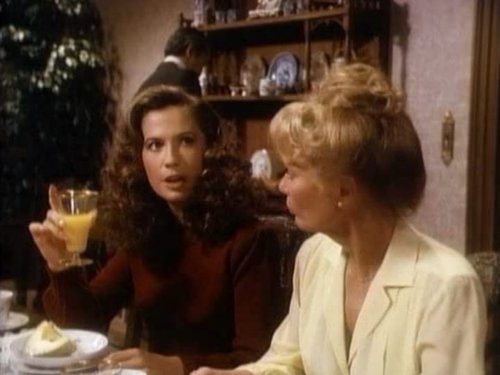 Escena del episodio 13 de la temporada 2 de la serie Falcon Crest