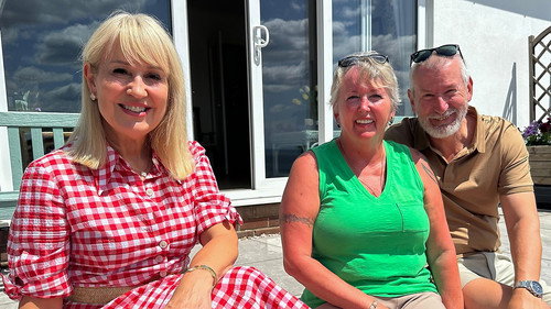 House Husbands S26E38 backdrop