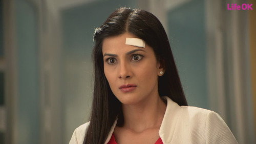 Shobha Falls Off The Balcony