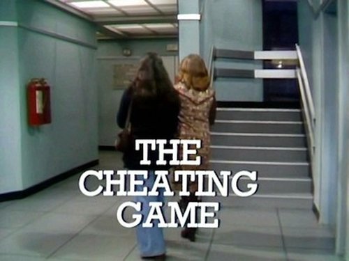 Escena del episodio 7 de la temporada 1 de la serie Mind Your Language