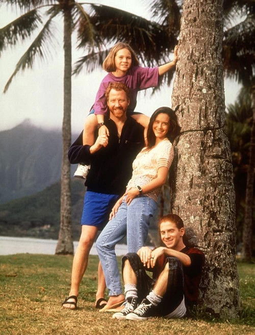 Escena 3 de The Byrds of Paradise