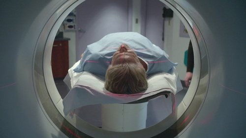 Escena del episodio 5 de la temporada 2 de la serie El método Kominsky