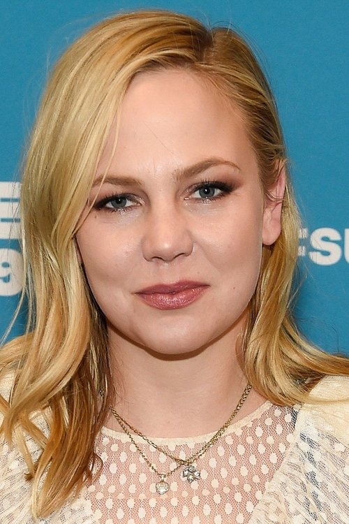 Kép: Adelaide Clemens színész profilképe