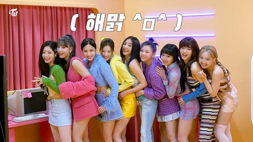 TWICE “BETWEEN 1&2” Jacket Shooting Behind the Scenes still