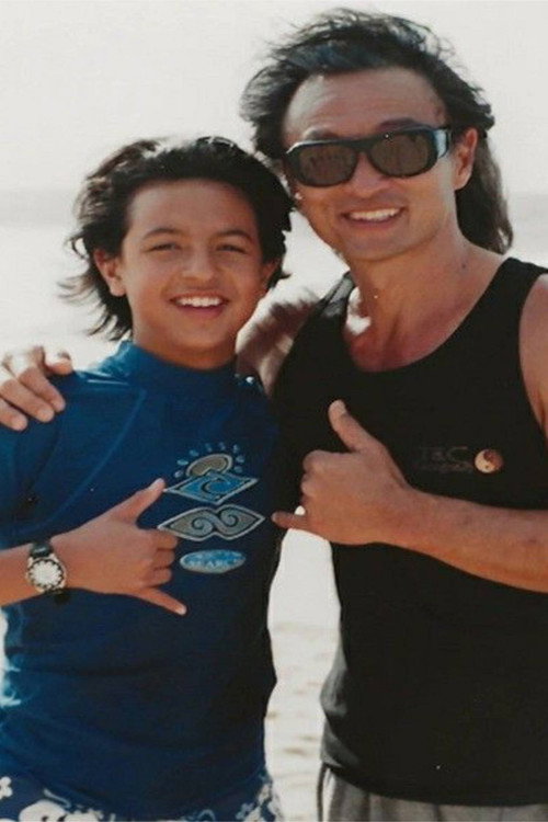 Pôster oficial de Johnny Tsunami: O Surfista da Neve (1999) - Família