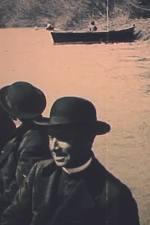 Fragmentos Salesianos : paseo de curas por un río