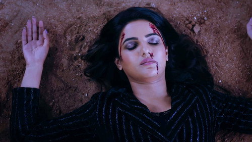 Nayantara Falls Off The Cliff!