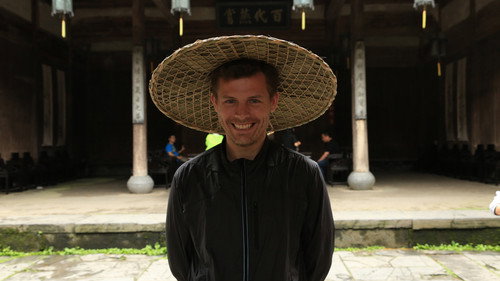 Des Bishop: Breaking China