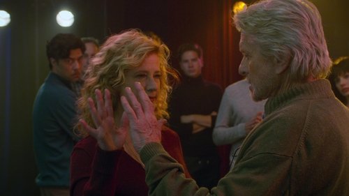 Escena del episodio 8 de la temporada 1 de la serie El método Kominsky