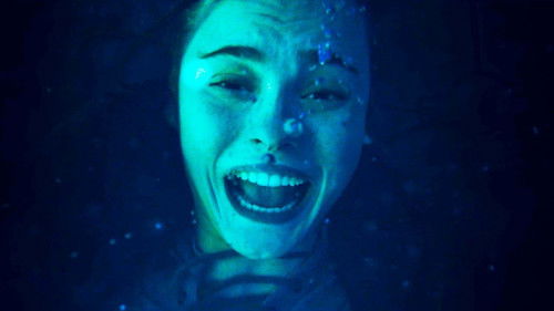 Rainha de espadas: Através do espelho