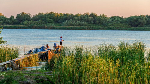 Wild Danube - Season 1 Backdrop Blur