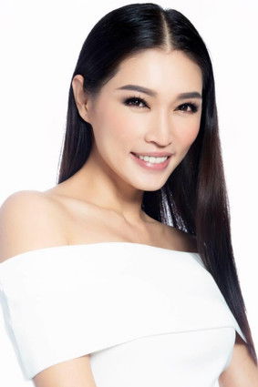 Amber Chia interpretando a 