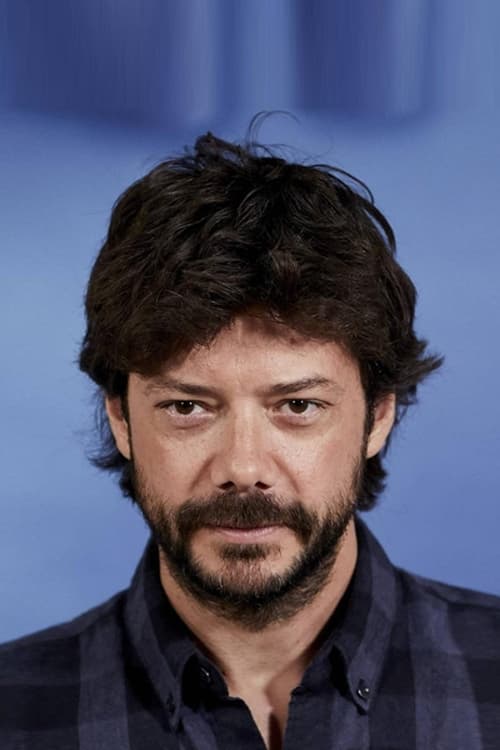 Kép: Álvaro Morte színész profilképe