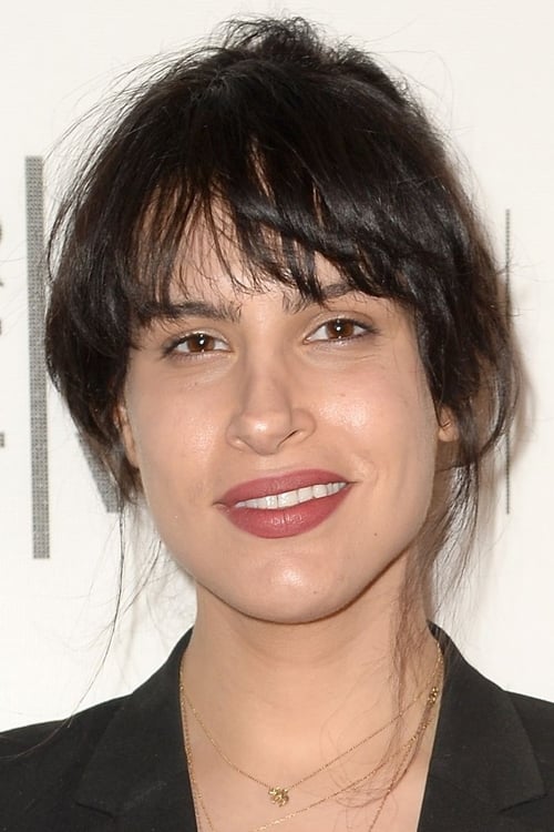 Kép: Desiree Akhavan színész profilképe