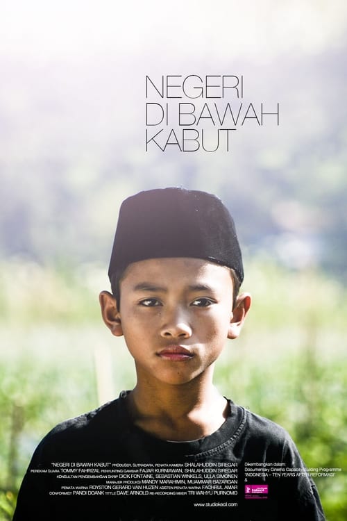 Negeri di Bawah Kabut poster