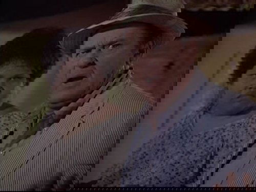 Escena del episodio 16 de la temporada 4 de la serie Magnum