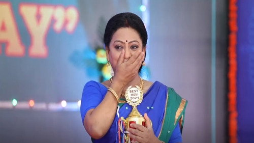 Baakiyalakshmi Bags a Bag