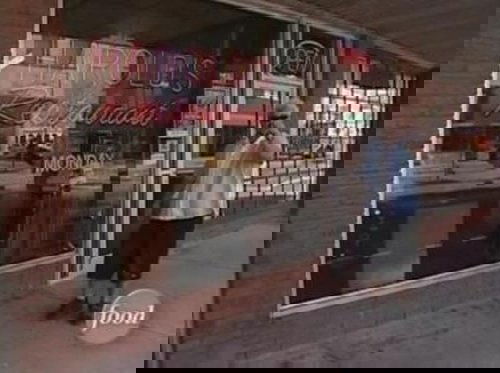 Escena del episodio 10 de la temporada 1 de la serie Diners, Drive-Ins and Dives