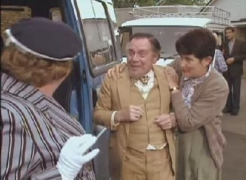 Keeping Up Appearances, S05E01 - (1995)