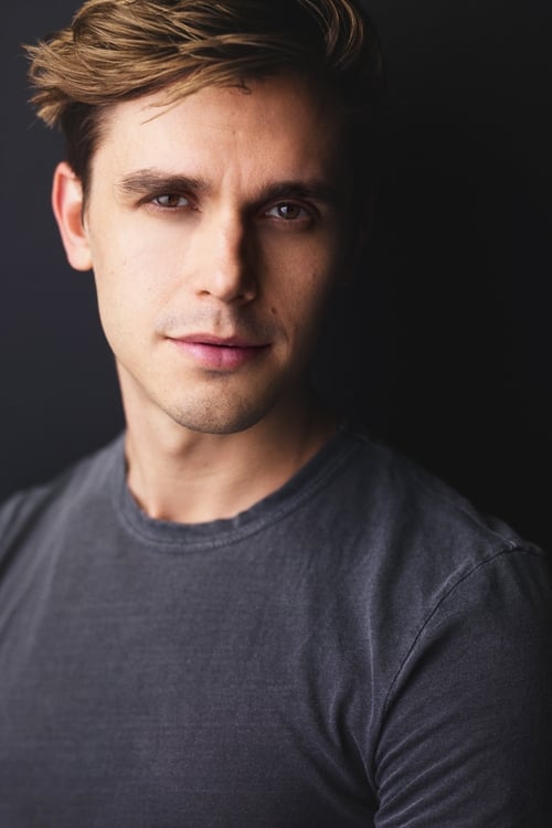 Kép: Antoni Porowski színész profilképe