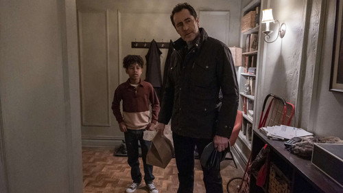 Let the Right One In S01E08 — Or Stay and Die episode still