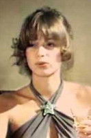 Sylvie Winter interpretando a 