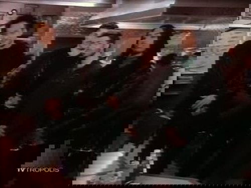 Escena del episodio 26 de la temporada 2 de la serie Beverly Hills, 90210