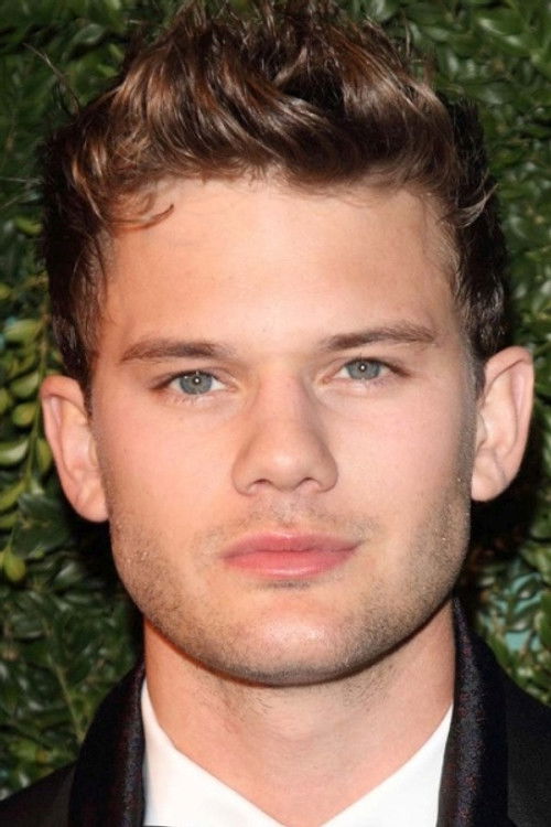 Kép: Jeremy Irvine színész profilképe