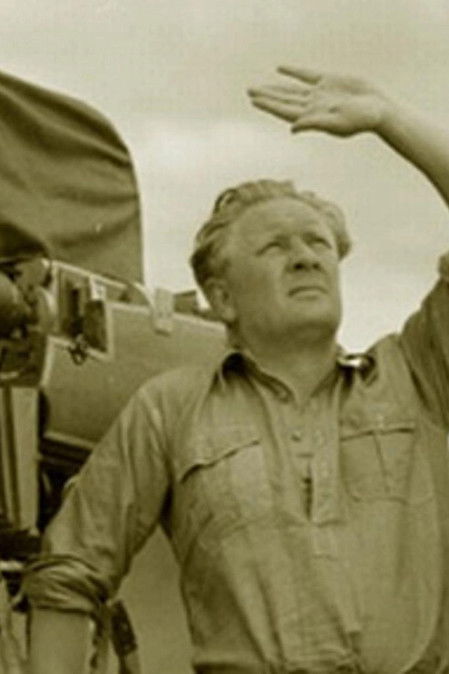 Harry Watt interpretando a Self