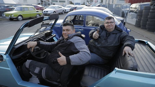 Ivan & Zoran – Die Balkan-Car-Connection Backdrop Blur