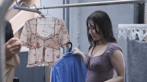 人妻が雨の日にパンティを干していたら…それは、びしょ濡れ不倫OKのサイン。