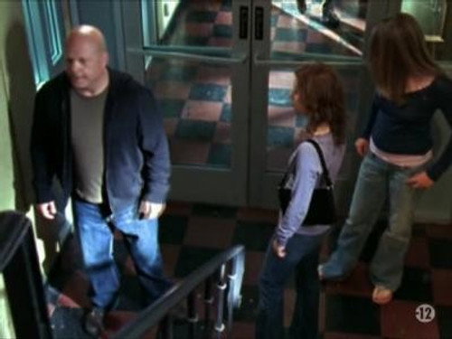 The Shield S06E06 — Chasing Ghosts episode still